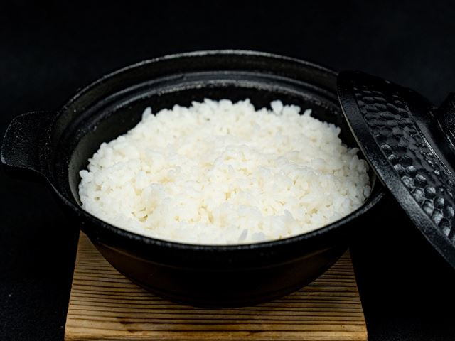 軽くお米を研ぐだけで美味しいご飯が炊けます