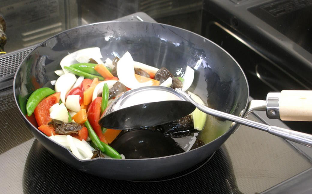 炒め鍋は深さがあるから炒飯や野菜炒めに最適。