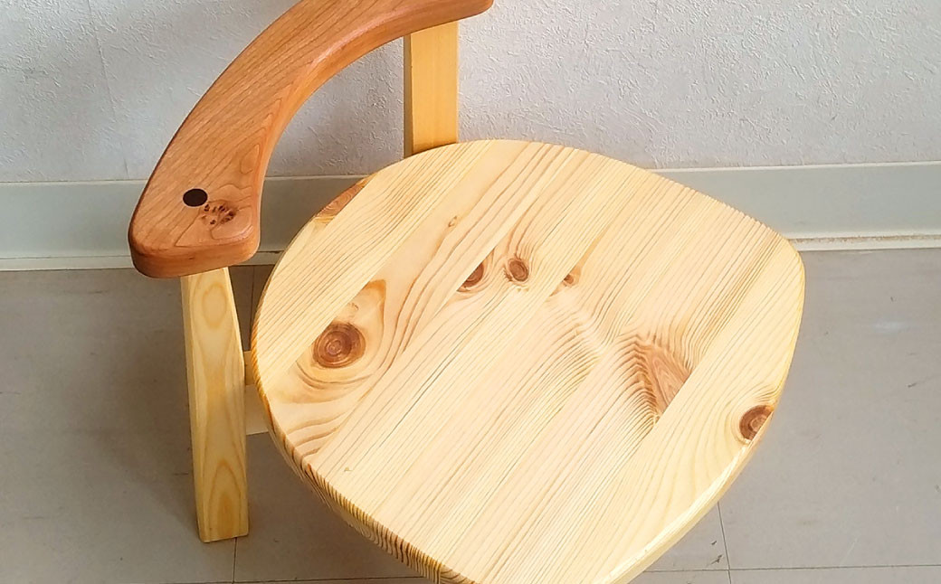 子供用 チェア 【手づくり家具】 1脚 パイン (欧州赤松) 木製 椅子 手作り 木材 子ども用 キッズ 天然木 完成品 ギフト 贈り物
