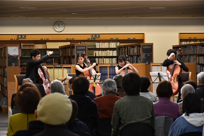 図書館や旅館等で開かれるまちなかコンサート