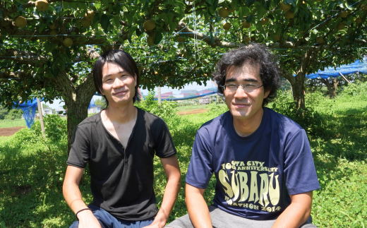 園主松山さん（右）と弟さん（左）