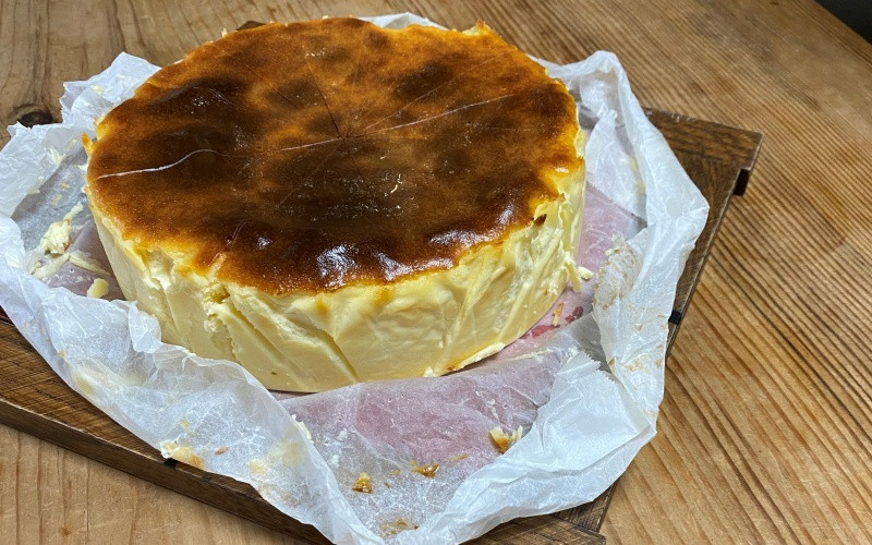蕎麦屋が作る バスクチーズケーキ 中サイズ / スイーツ 菓子 お菓子 