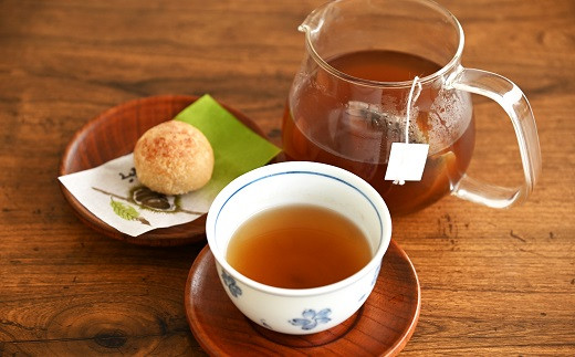 京丹波の名産・黒豆の香りたつ黒豆茶。