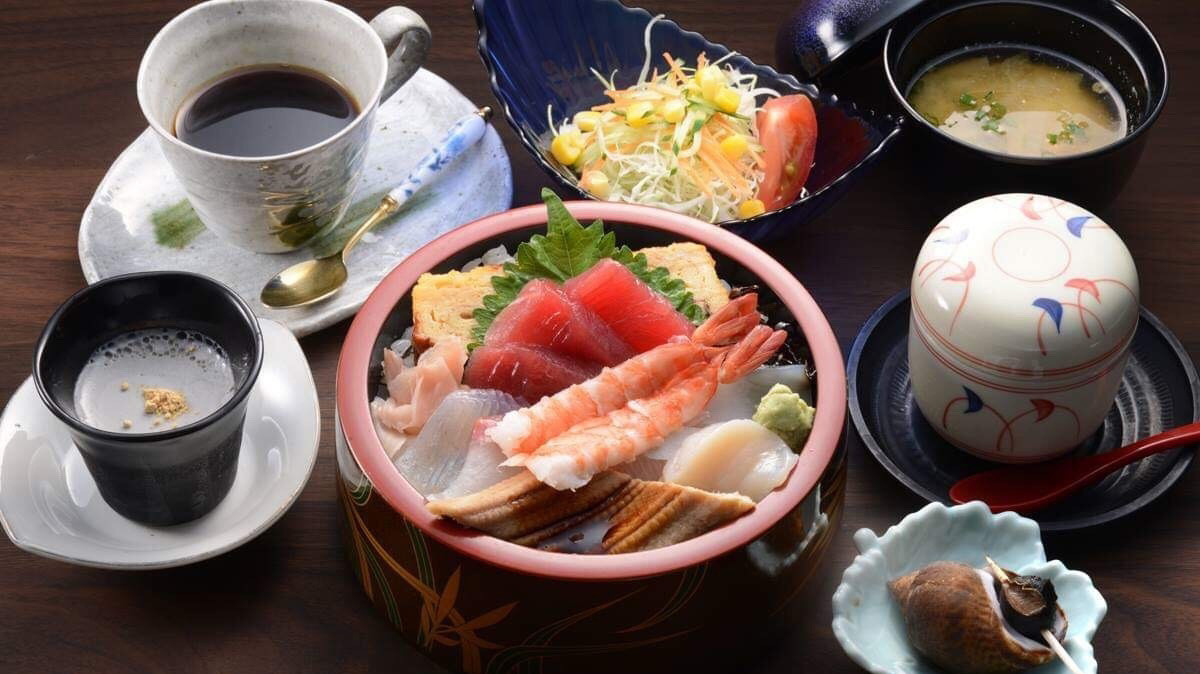 海鮮丼セット（ちらし寿司定食） ※魚種は仕入れ状況による