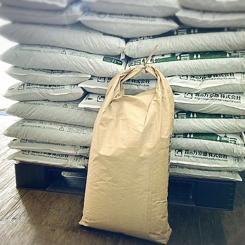 袋破損防止のため10kg×2袋をリサイクル米袋に入れての発送