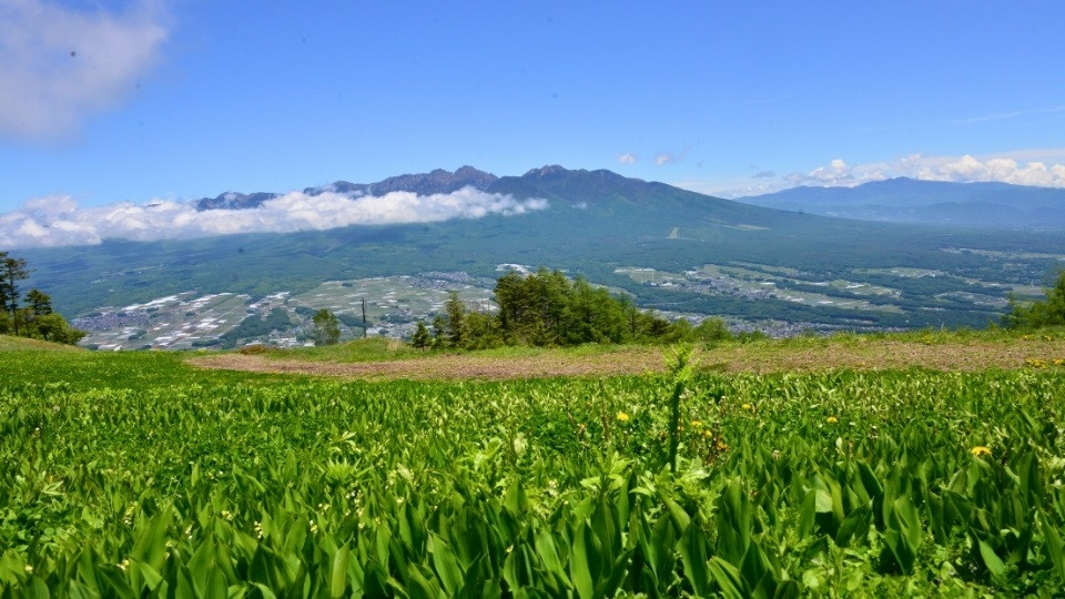 入笠山から望む八ヶ岳連峰と富士見町