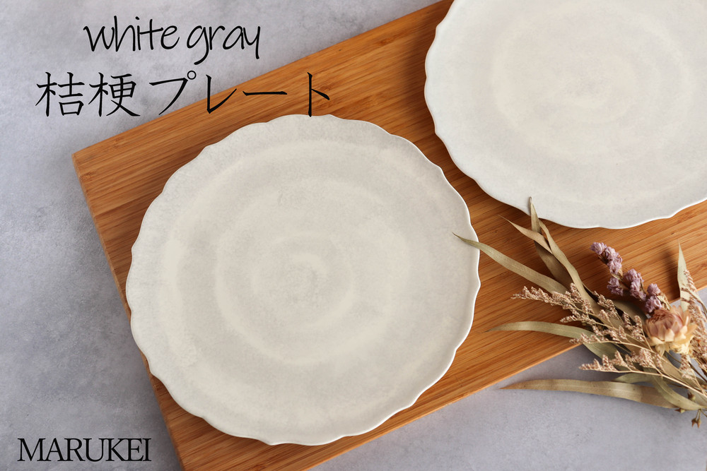 返礼品はプレートのみです。