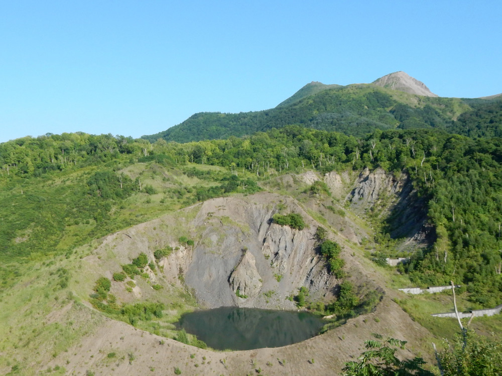 2000年噴火で生まれた火口（有くん火口）