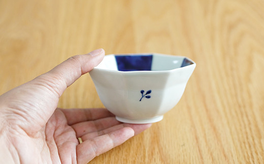 縁のリムがお料理を上品に見せてくれます。