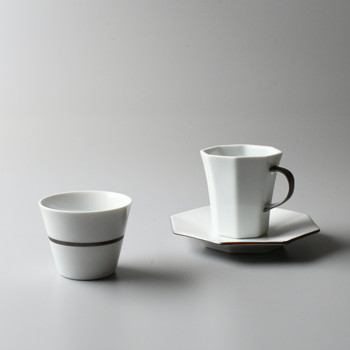 使い勝手の良いコーヒー碗とどんな料理にも使えるマルチカップのセット。