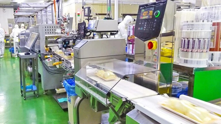日々の製造に細心の注意を払っています。