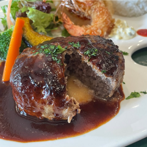 お店の看板メニュー「大人のお子様ランチ」