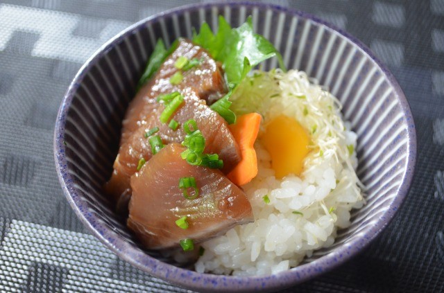 お好みの薬味を添えるとさらに美味しくなります。