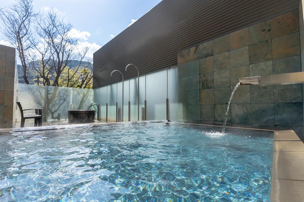 男性露天風呂 ひらり