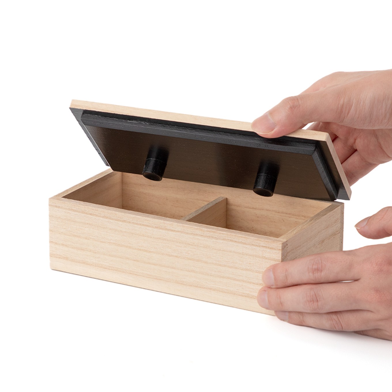 専用箱の蓋を開けて裏返してセットします。