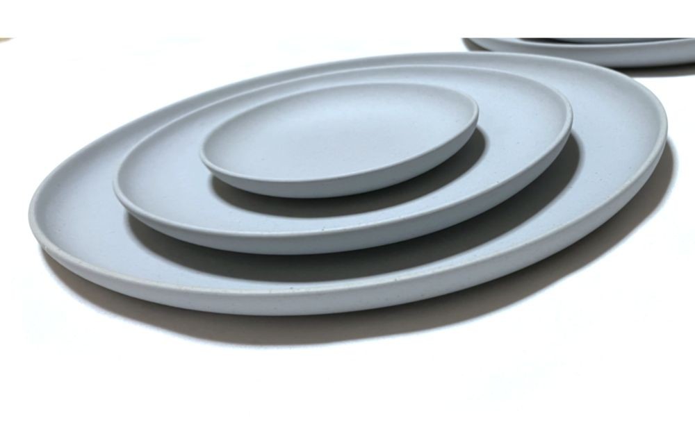 当返礼品はオーバルプレートgrayLサイズ4枚です。