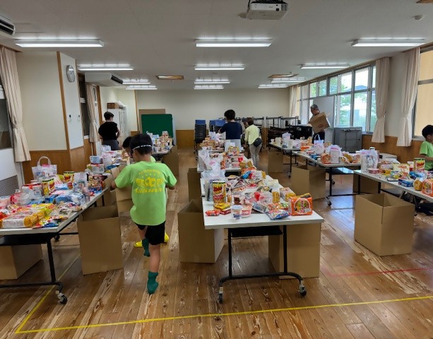 おなか一杯便の仕分け作業の様子