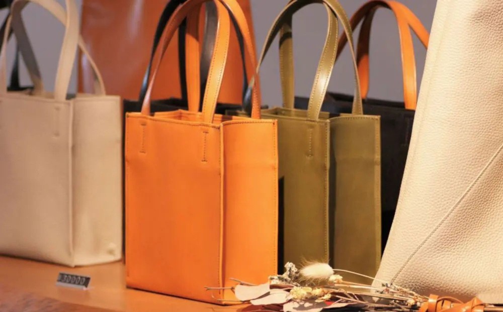 Akanece】《シュリンクレザー》本革トートバッグ 〈グリーン〉 [ 京都 Akanece】《シュリンクレザー》本革トートバッグ 〈グリーン〉 [ 京都