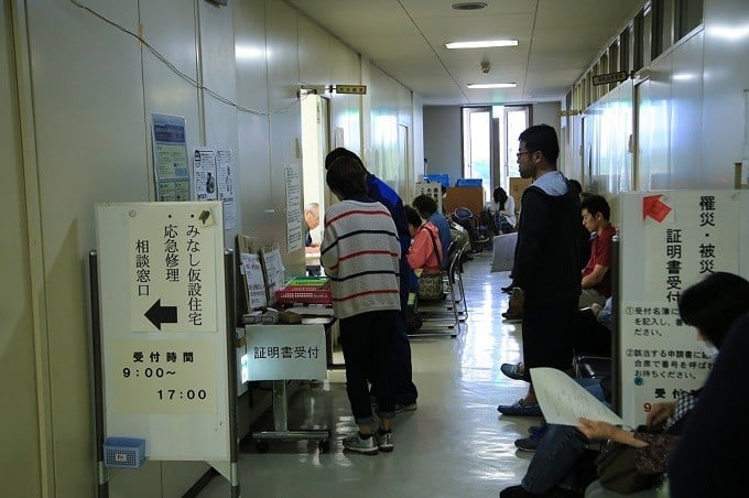罹災証明の交付を待つ被災者