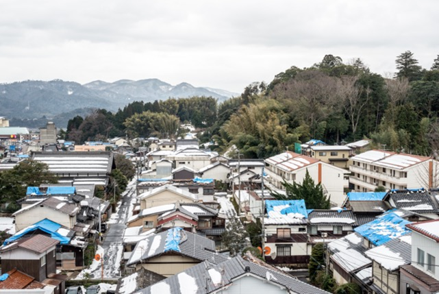 未だに多くのブルーシートが残る被災地(平成29年1月27日撮影)