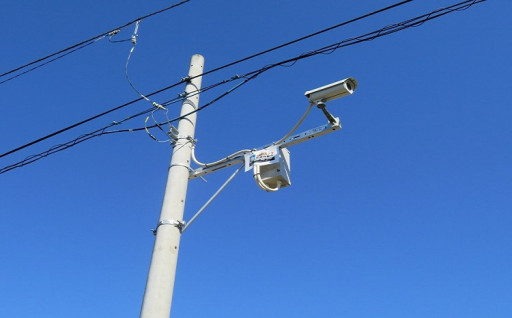 通学路へ防犯カメラとLED防犯灯設置
