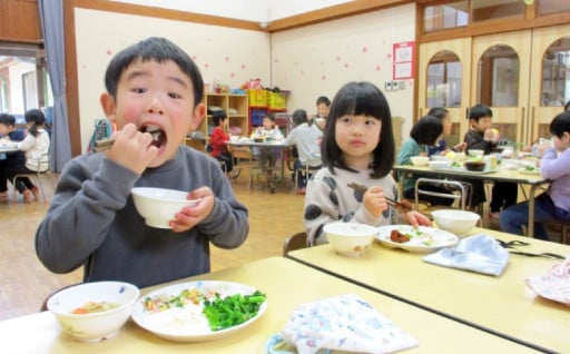 ３歳以上児の給食副食費（おかずやおやつ）を 無償化にしました！