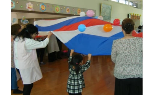 孤立しない子育てをめざし、きめ細やかな子育て支援を行っています。