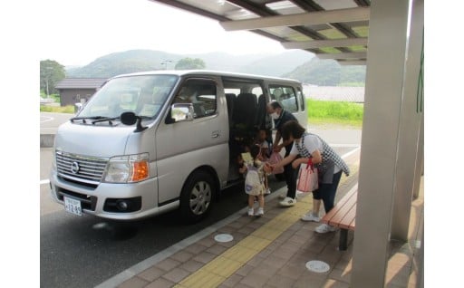 寄附金を活用し保育所への通園バスを運行しています！