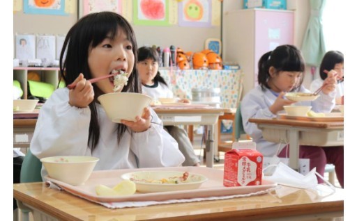 寄附金を活用し、地元食材を活用した給食を提供しました＜学校給食地産地消事業＞