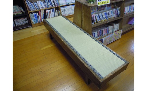 学校図書室の椅子に使用されている畳を張替えました