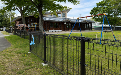 瓜幕保育所に防護柵を設置し、子どもたちの安全を守りました