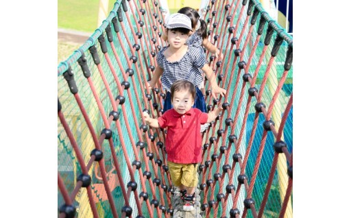 ① 子育てしやすく、働きやすいまちづくり